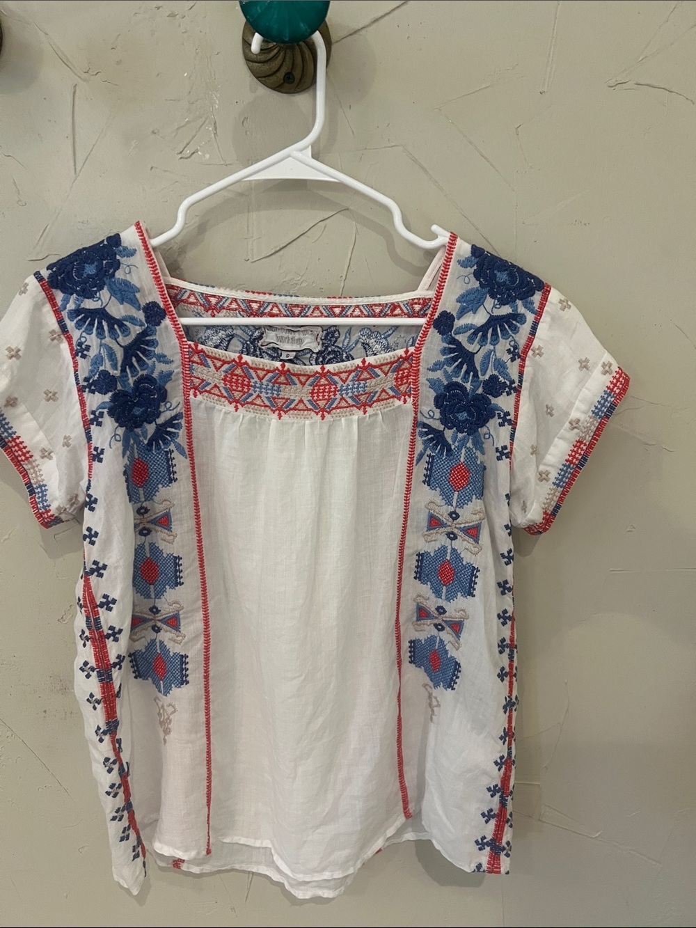 Johnny Was White Boho Embroidered Top with Blue & Red Accents size small